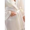 Woman’s Pretty Flowers Silk Kimono(Ivory – Powder White)